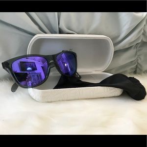 NEW - Oakley Frogskin Sunglasses